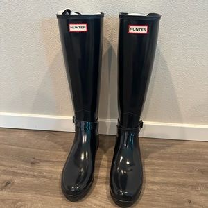Hunter navy blue knee high rain boots. Size 9